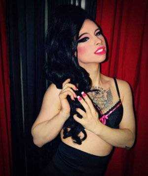 Brunnette, escort   en Barcelona