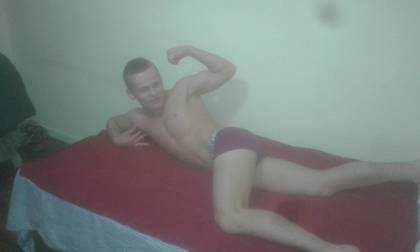 lionutz, chico rubio,pequeño, guapo ,preparado de fiesta lionutz, escort en Valencia