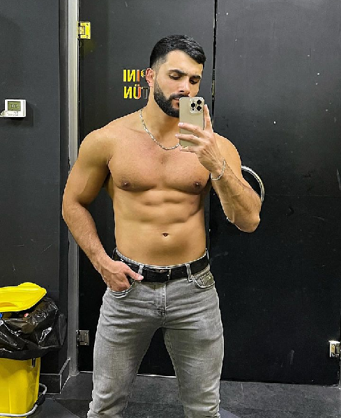 Ali árabe Escort Versátil + Activo | Chapero | Sexchapero.com Ali árabe - Gay Escort | Chapero | Sexchapero.com