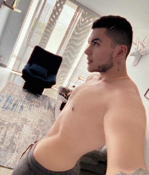 Mathias R, escort Activo Colombia en Madrid