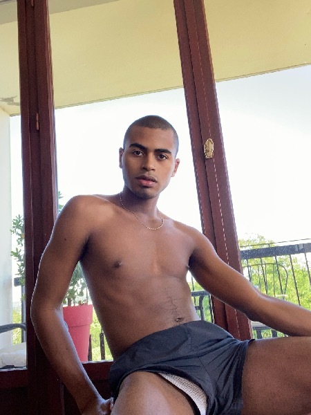 Maximiliano, escort Versátil + Activo Venezuela en Madrid