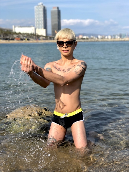 Mike, Barcelona